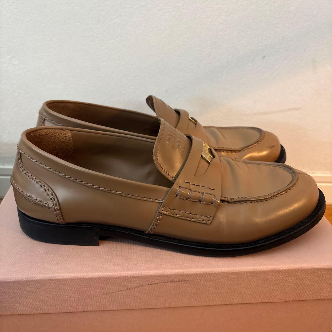 miumiuローファー　ベージュ　38.5