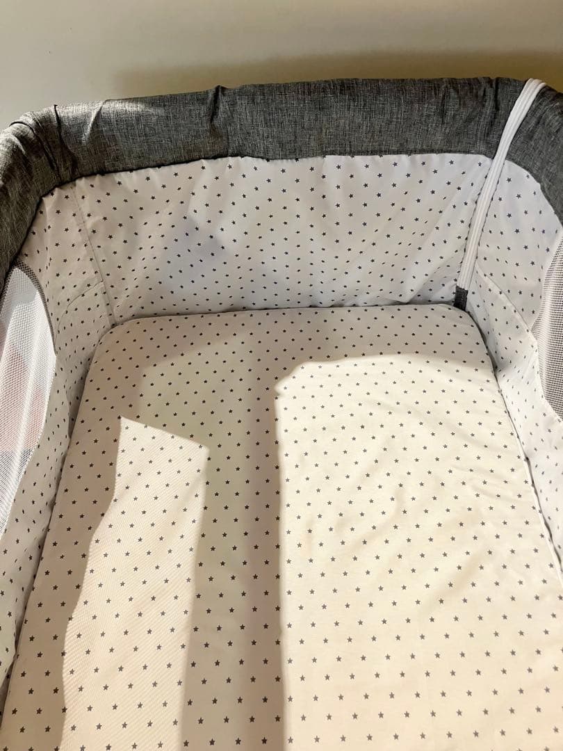 【ベビーベッド】添い寝タイプ／高さ6段調節・蚊帳・ゆりかご機能付き