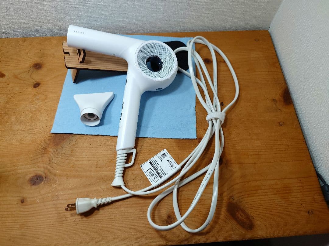 HOLISTIC cures マグネットヘアプロ ドライヤーゼロホワイト