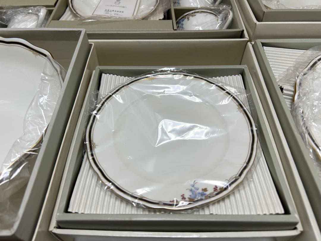 未使用箱入りNARUMI 食器　カップ　プレート　ギフト　まとめて