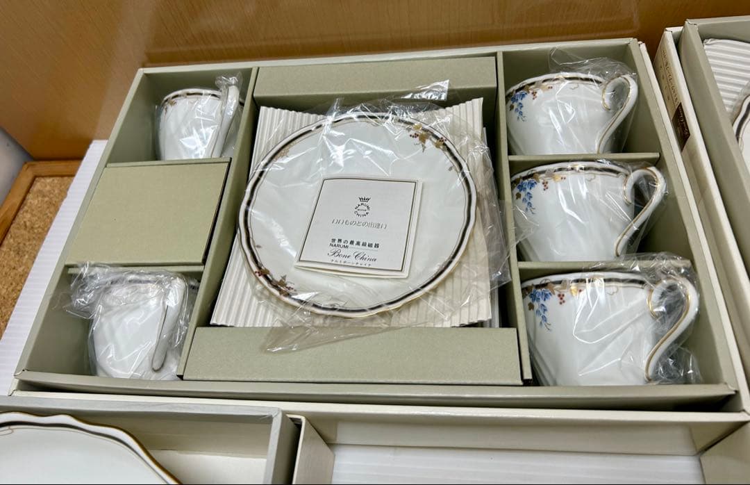 未使用箱入りNARUMI 食器　カップ　プレート　ギフト　まとめて