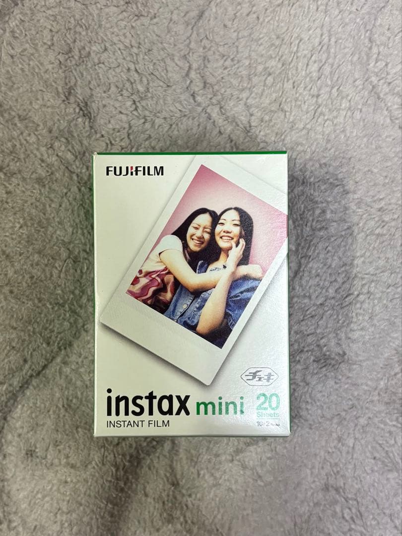 FUJIFILM instax mini Evo 本体とフィルム