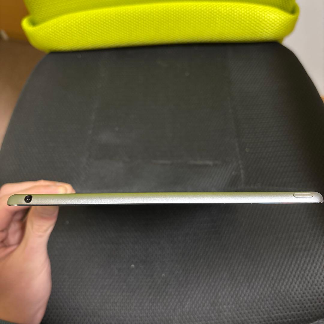 iPad Air 9.7インチ 第2世代 Wi-Fi 64 GB スペースグレイ