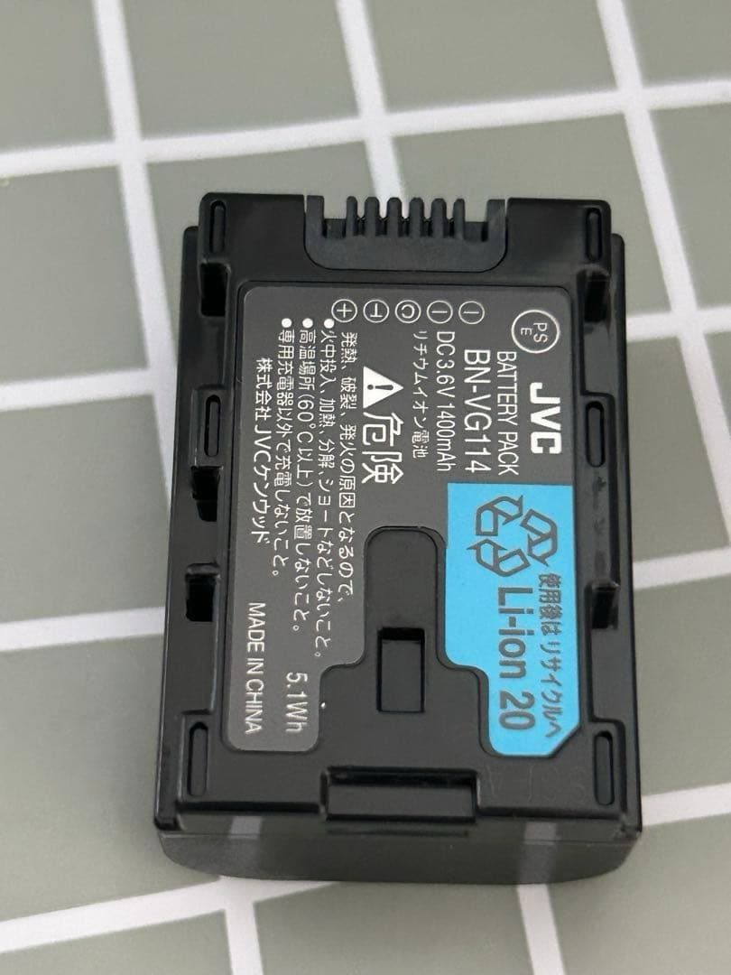 JVC ビデオカメラ　Everio GZ-E265 専用ケース付き！