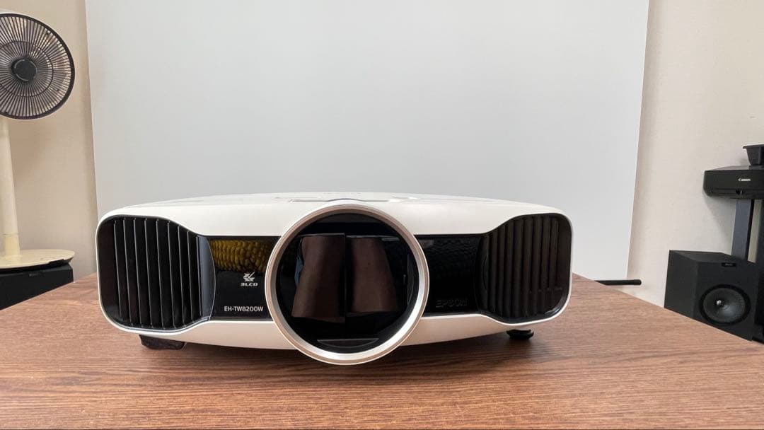 プロジェクター　EPSON EH-TW8200W 3D対応ワイヤレス