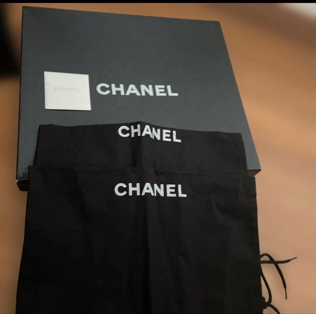 CHANEL ブラック スエード ブーティ