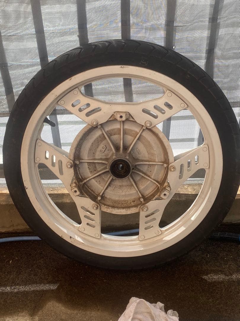 CBX400F.ホワイトホイール。