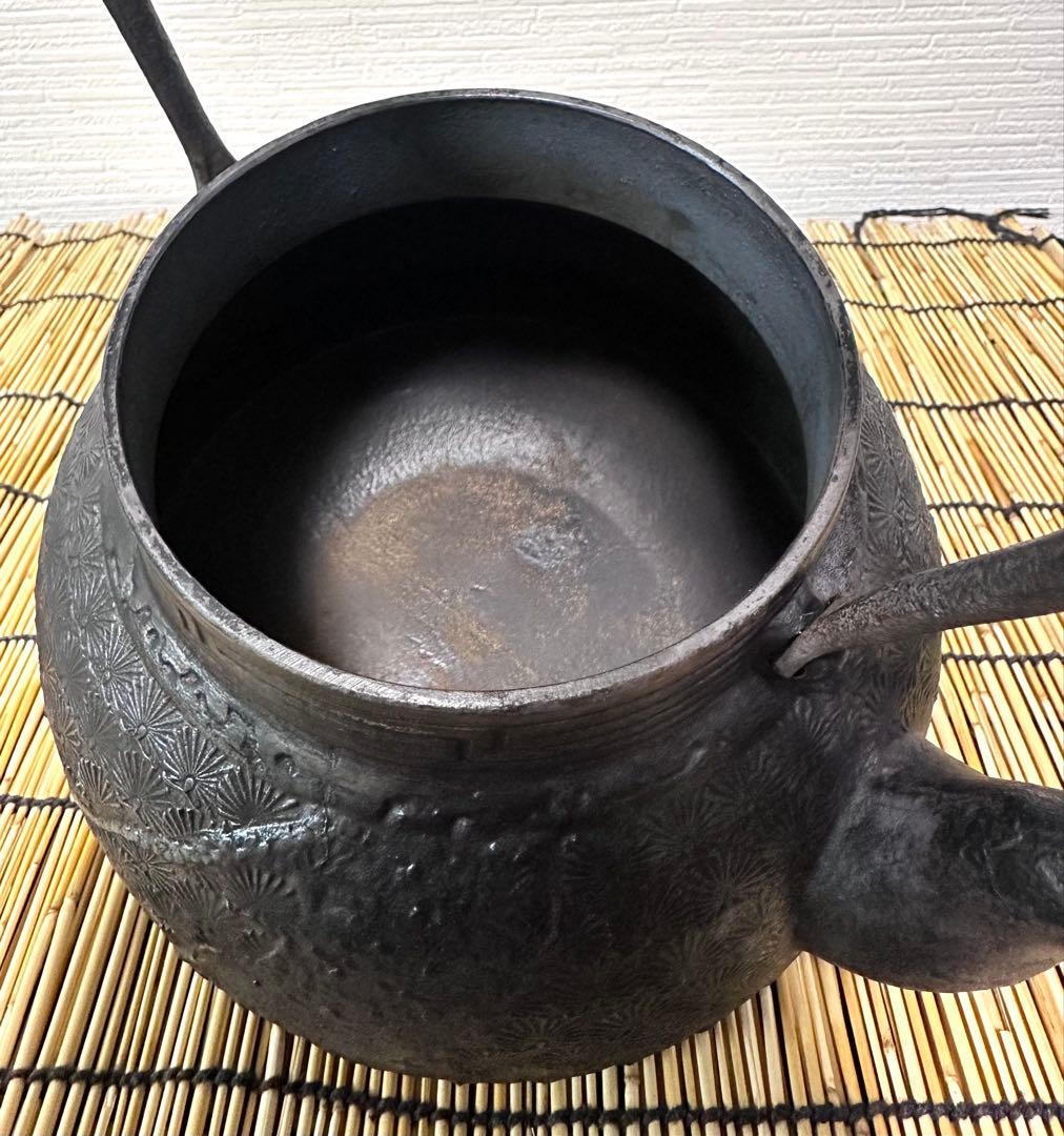 ＵＳＥＤ品 南部岩鋳四代目清末作 真作保証　２３型 松葉文様　南部鉄瓶