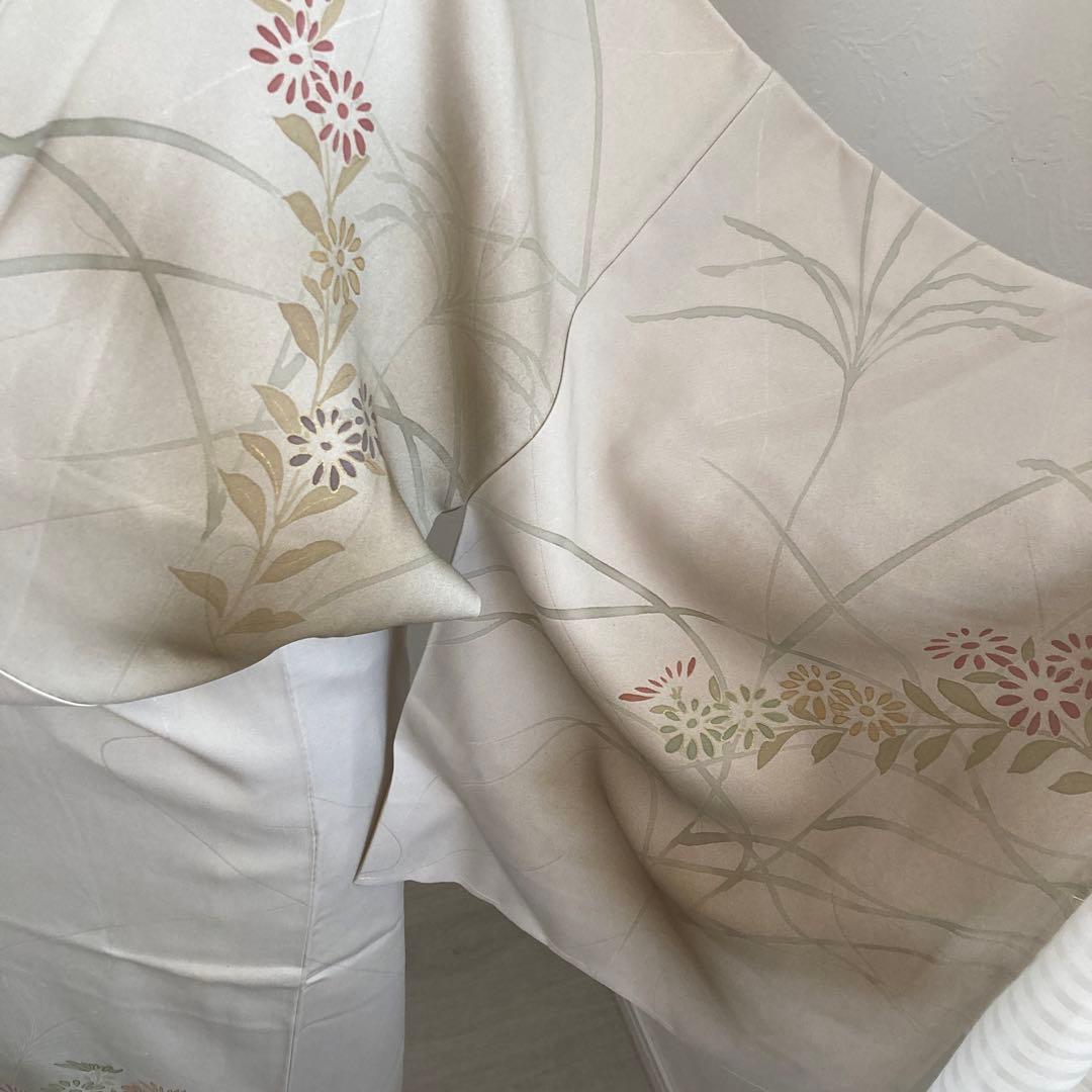 新品　訪問着　菊淡いグレージュ身幅L L ゆったり　金彩　骨格ウェーブ　上品