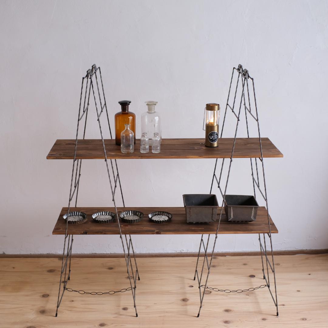 無骨なアイアン脚＆ウッドの飾り棚Ｎ　イベント什器　アクセシェルフ