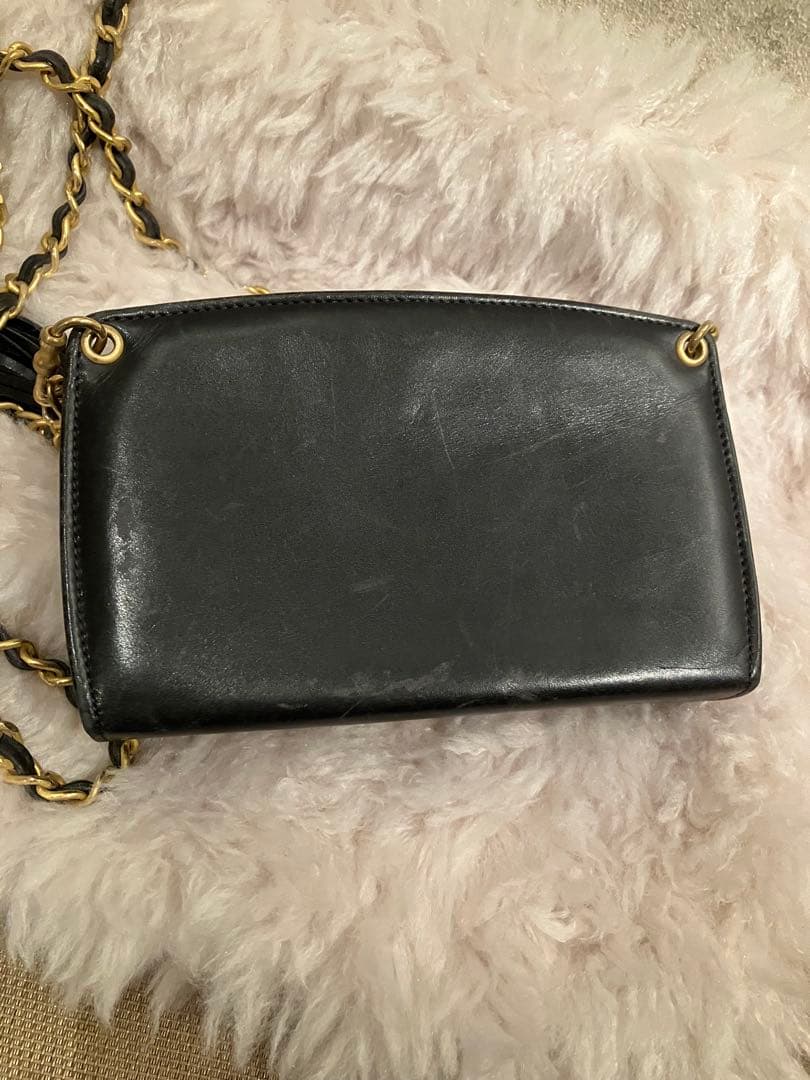CHANEL ブラックショルダーバッグ タッセル付き