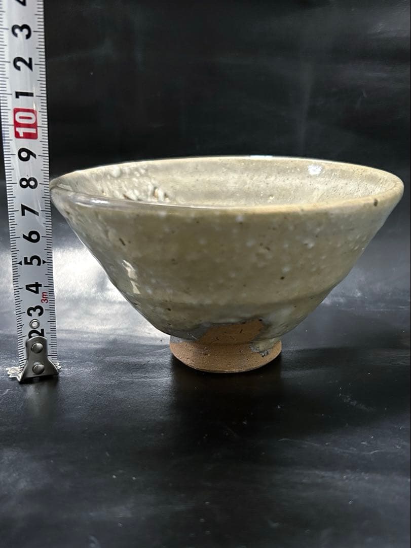 美しい古美術◾️蔵からパラパラ雪が降っているような釉薬の抹茶茶碗が出てきた