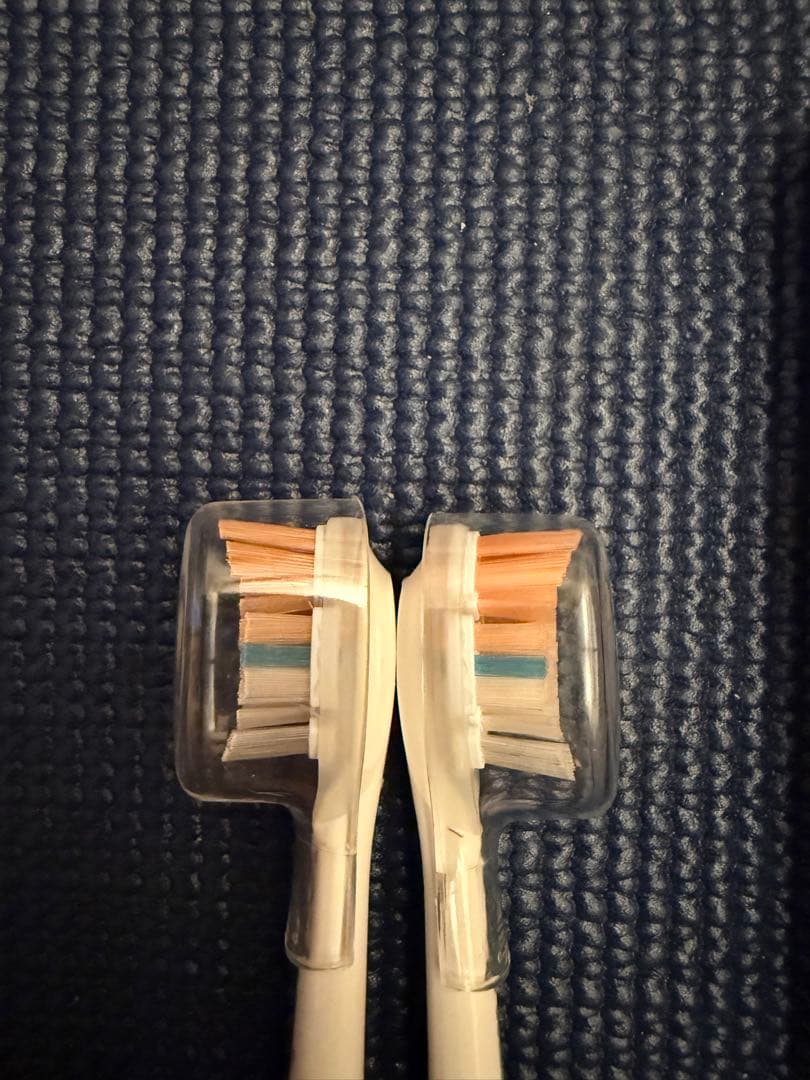 Philips Sonicare 電動歯ブラシ 新品ブラシ2つ、充電ケース付き