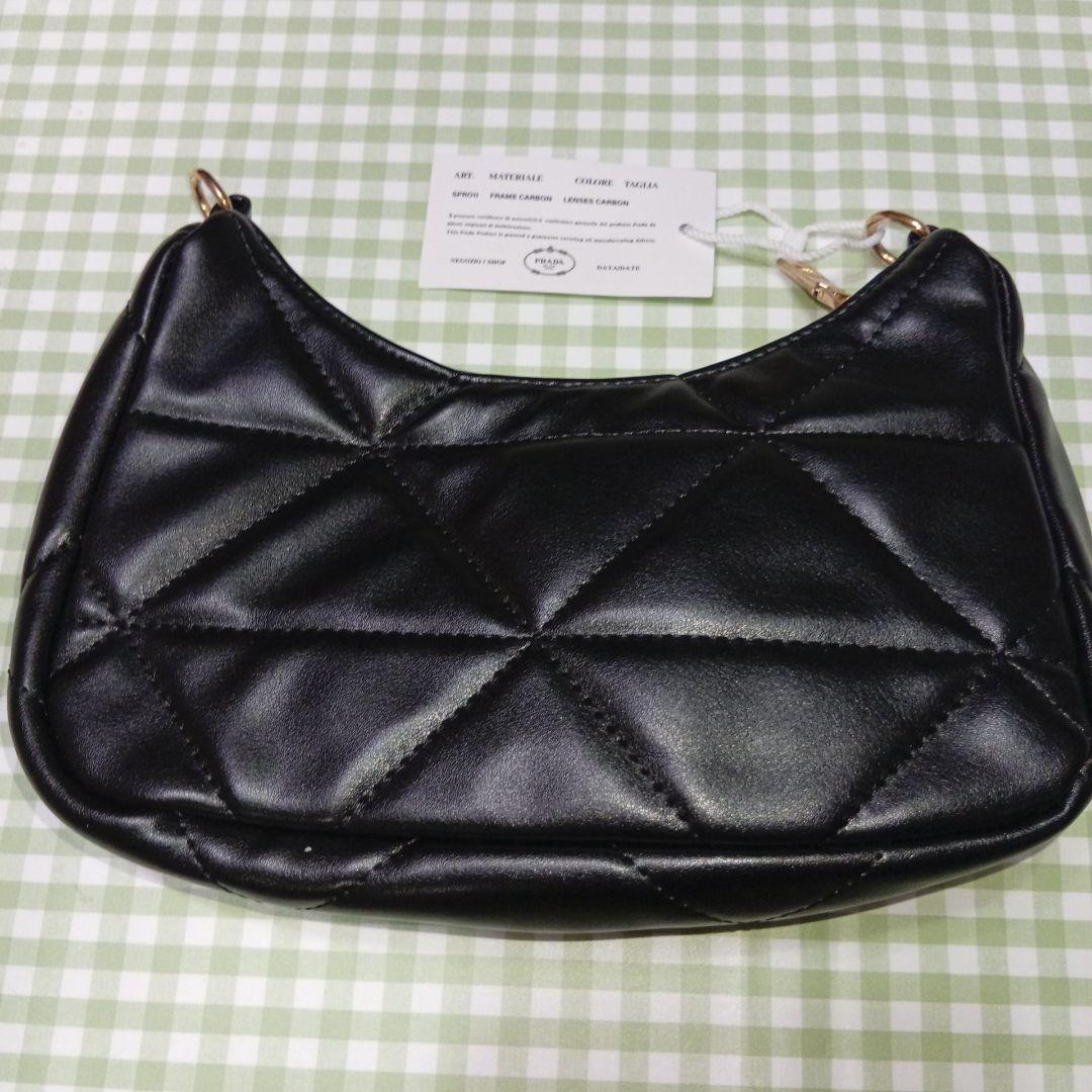 PRADA ブラックショルダーバッグ キルティング　ノベルティ