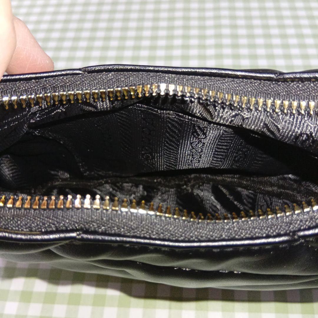 PRADA ブラックショルダーバッグ キルティング　ノベルティ