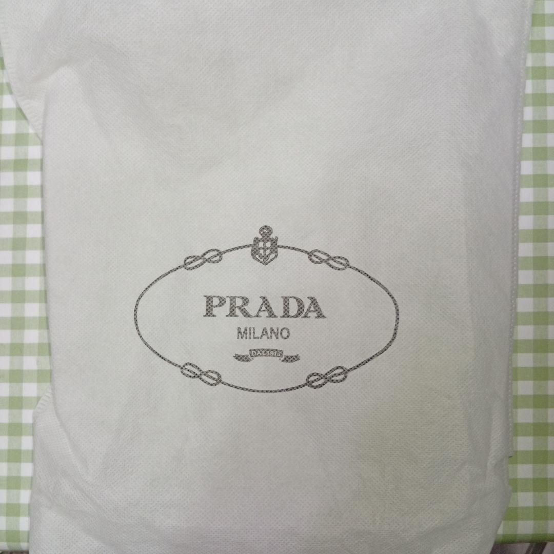 PRADA ブラックショルダーバッグ キルティング　ノベルティ