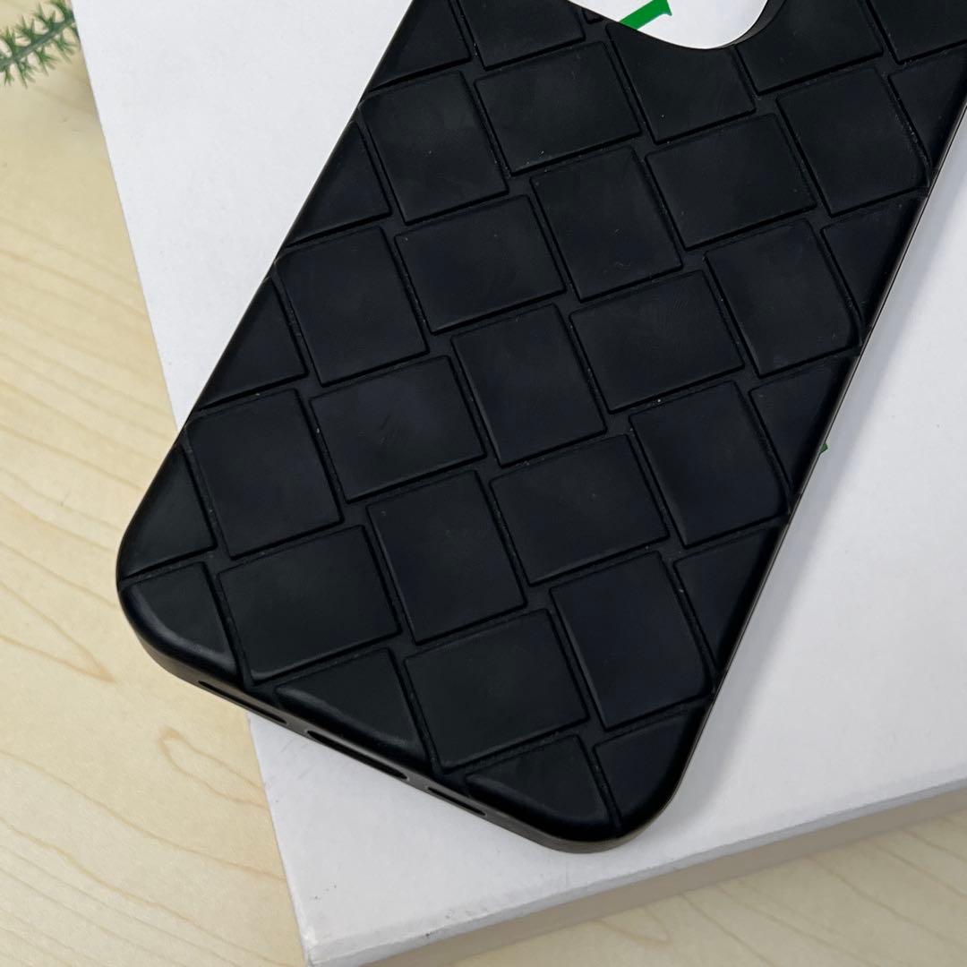 ボッテガヴェネタ iPhone16proケース ブラック イントレチャート