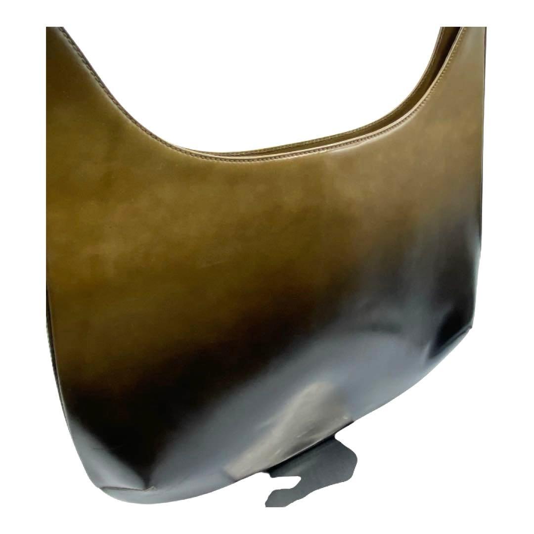 サルヴァトーレフェラガモ ガンチーニ エナメルグラデーションワンショルダーバッグ