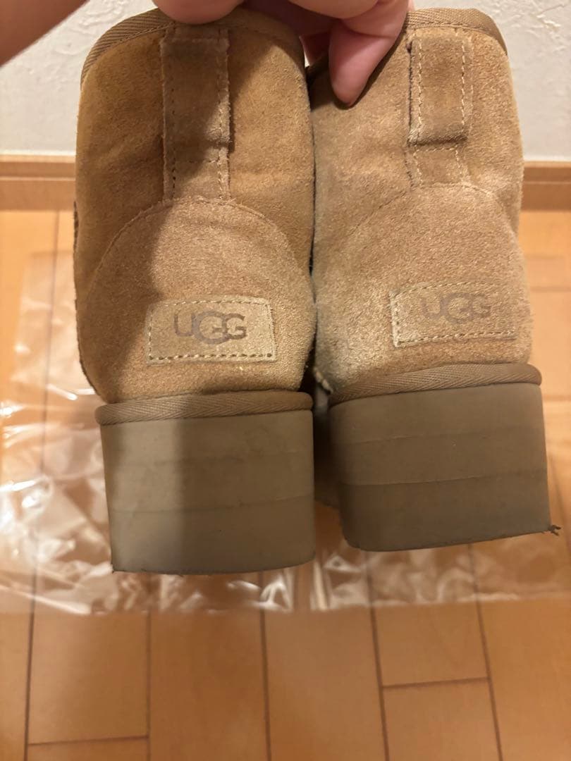 UGG 厚底ベージュ スエード ショートブーツ
