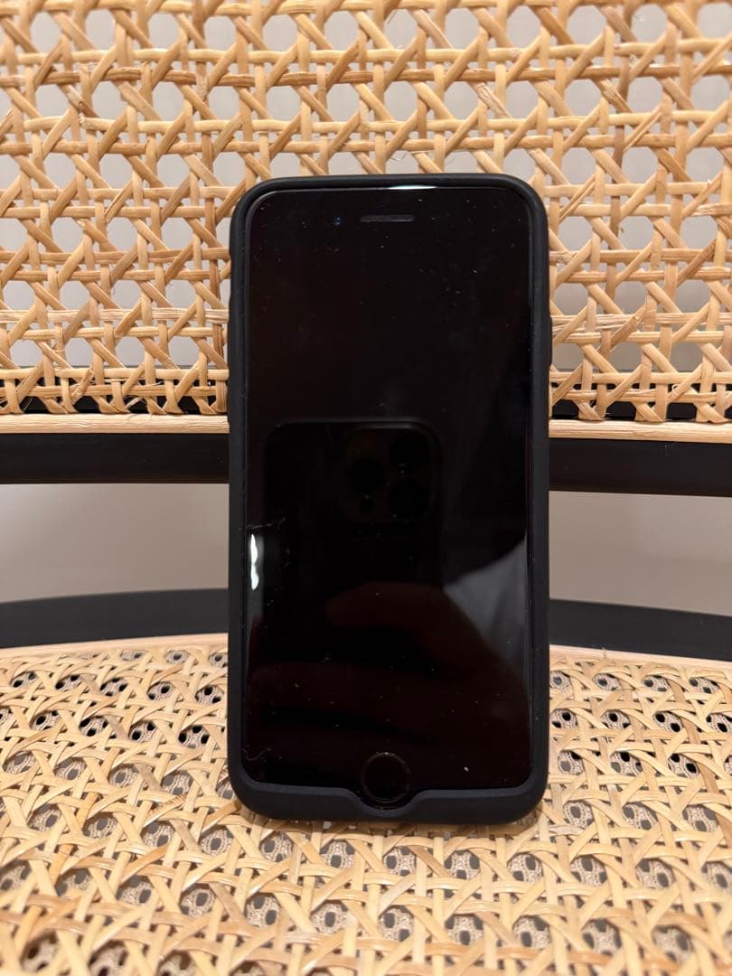 iPhoneSE(第2世代) 64GB SIMフリー ブラック(ケース付き)