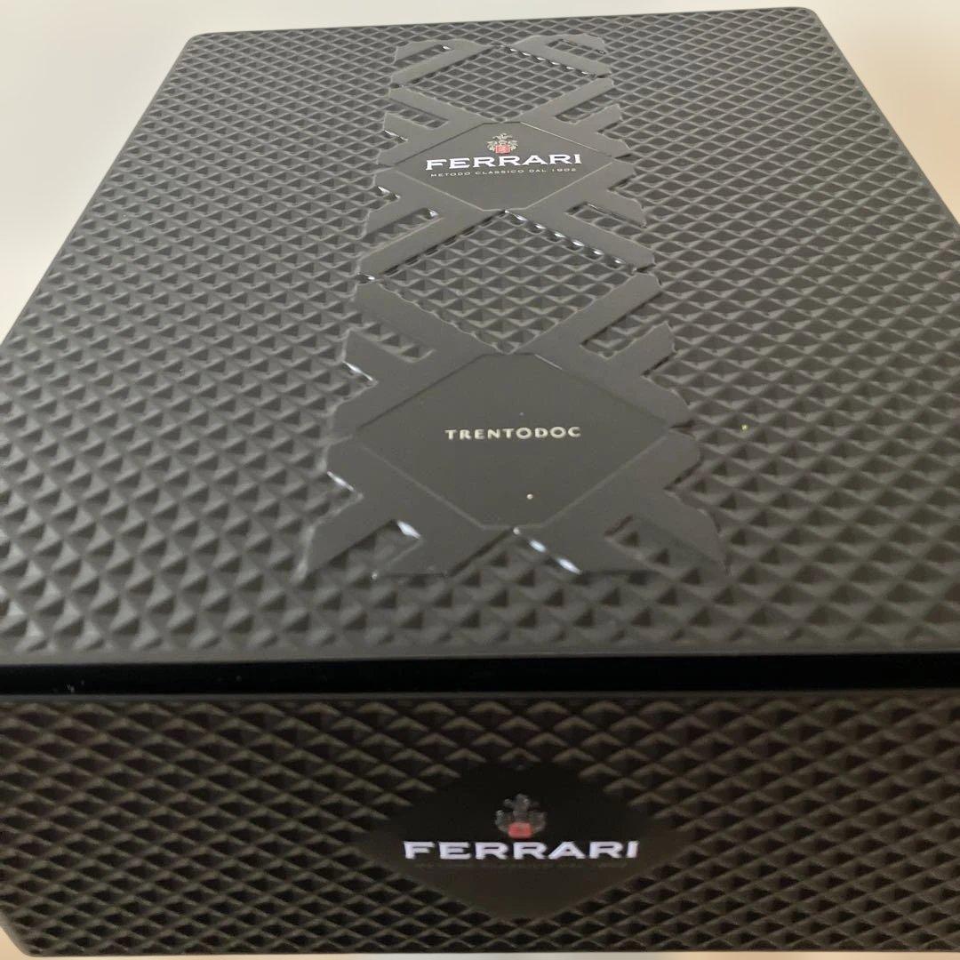 新品未使用　フェラーリ　大阪万博記念シャンパン　風呂敷、グラス2個、ロゴ缶セット