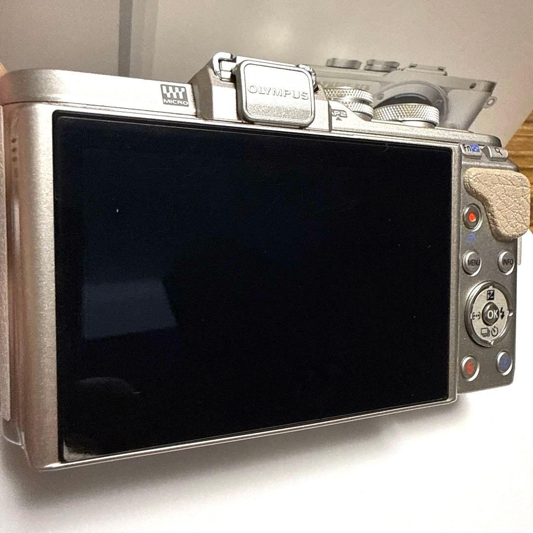 美品⭐︎OLYMPUS PEN E-PL8 ホワイト ダブルズームキット