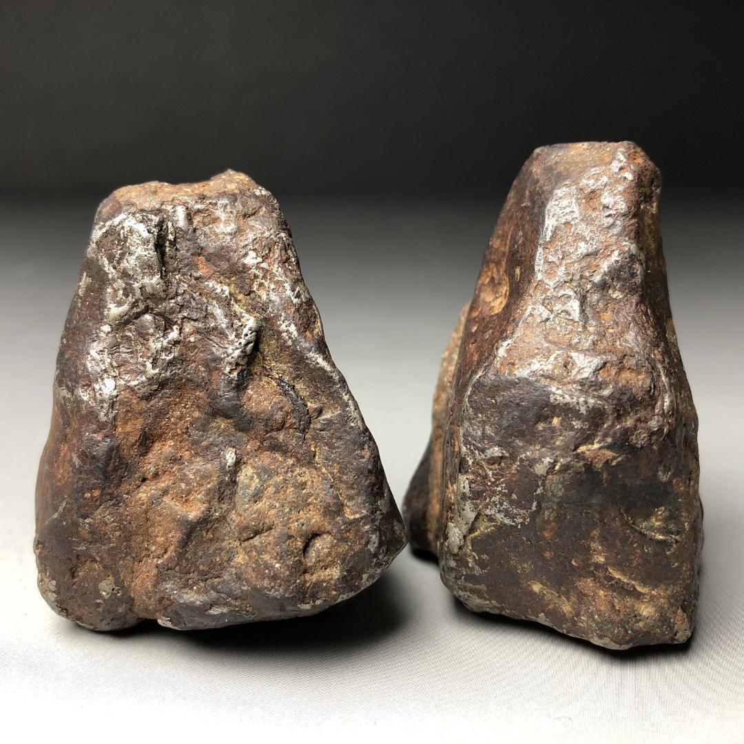 アルタイ隕石　隕石 全面カット 標本　鉄隕石　原石　重さ約427ｇ　立て付き