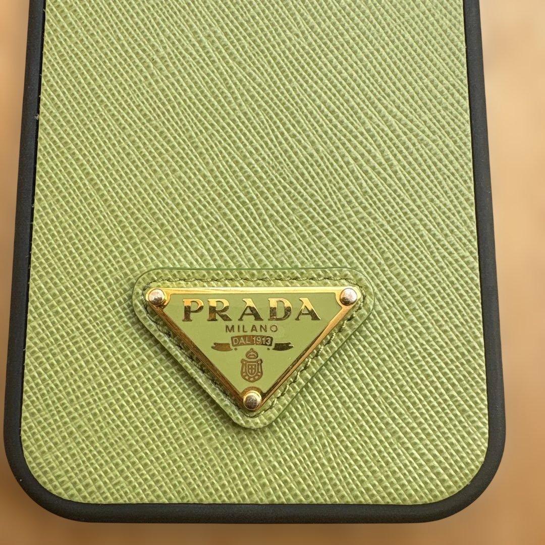 PRADA iPhone16ケース　グリーン　iPhone16
