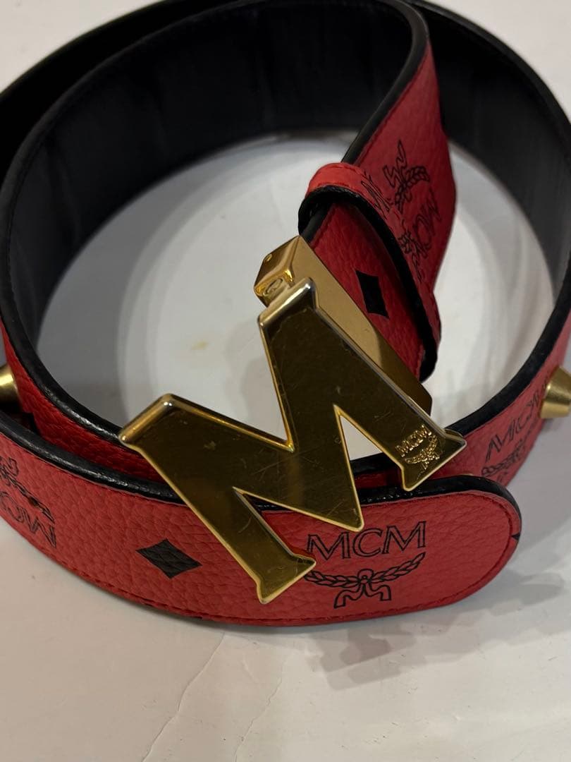 MCM エムシーエム☆ベルト ロゴ柄 ヴィセトス スタッズ　赤　80
