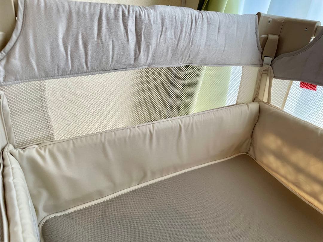 【美品】アップリカ　ココネルエアープラス ホワイトベージュ