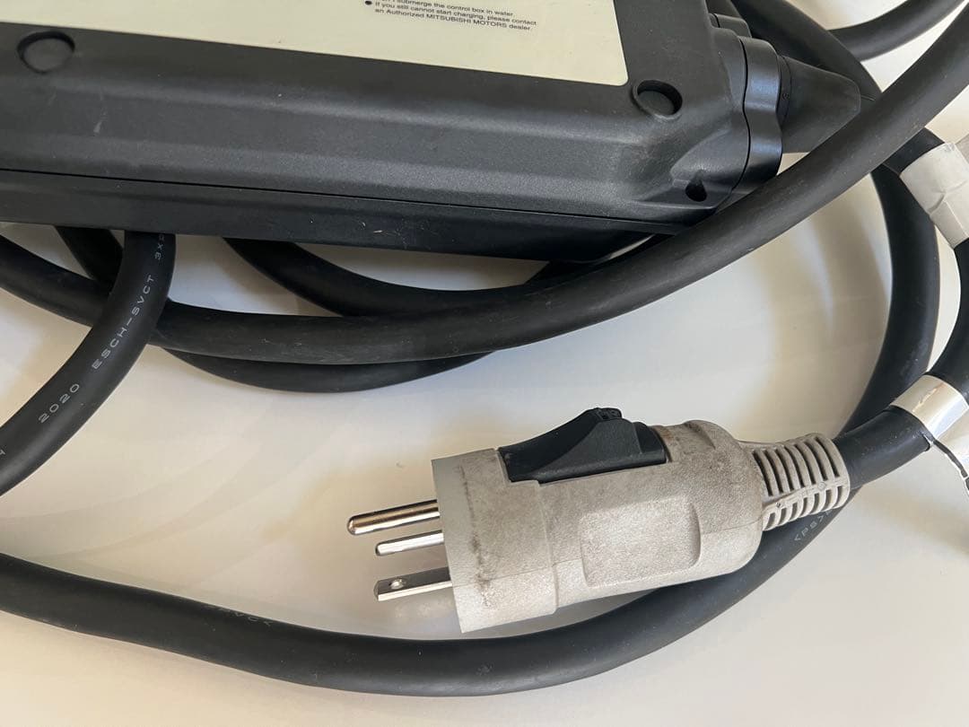 三菱エクリプスクロスPHEV純正200V充電ケーブル