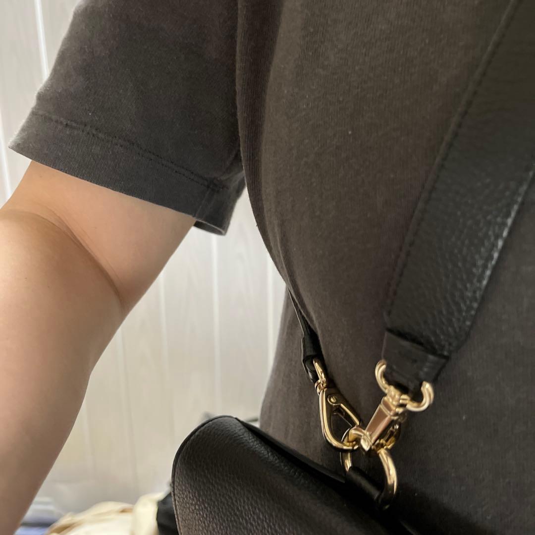 Salvatore Ferragamo ブラックレザーショルダーバッグ