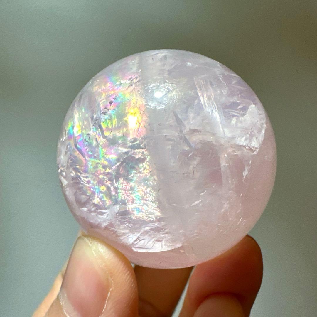 ローズクォーツ　虹　スフィア　4.0㎝　91.2 透明感　プリズム　レインボー