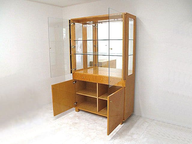 IDC大塚家具　スプレンダー バーズアイメープル　照明付きキュリオケース 飾り棚