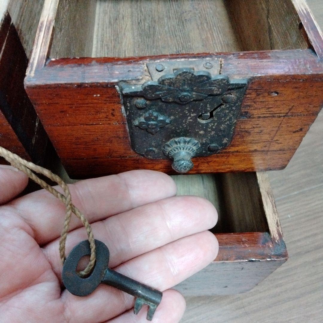 アンティーク手持箪笥 鍵付き、傷み無し