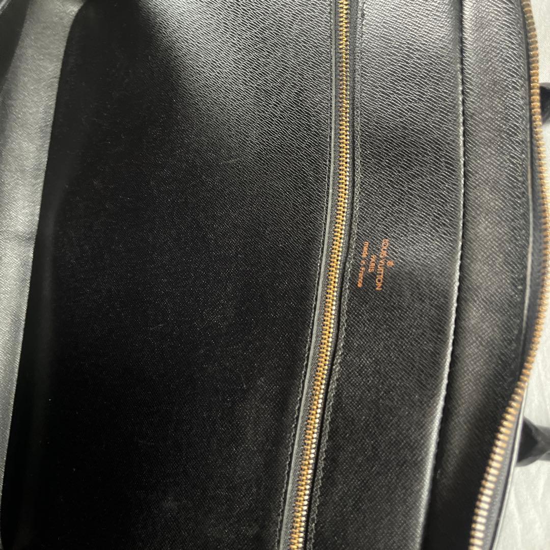 Louis Vuitton エピ ポルトドキュマン(Watchworld)