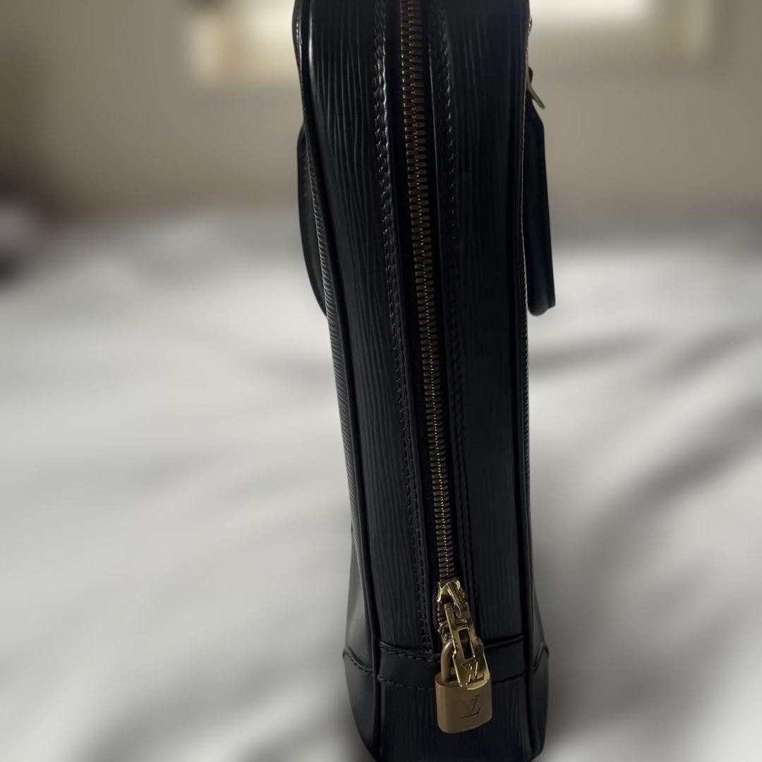 Louis Vuitton エピ ポルトドキュマン(Watchworld)