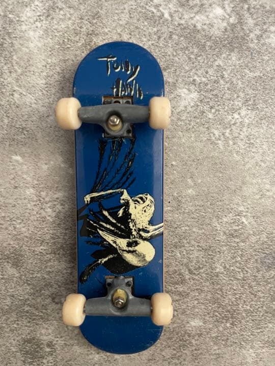 Tony Hawkのサイン入り指スケボー フィンガーボード