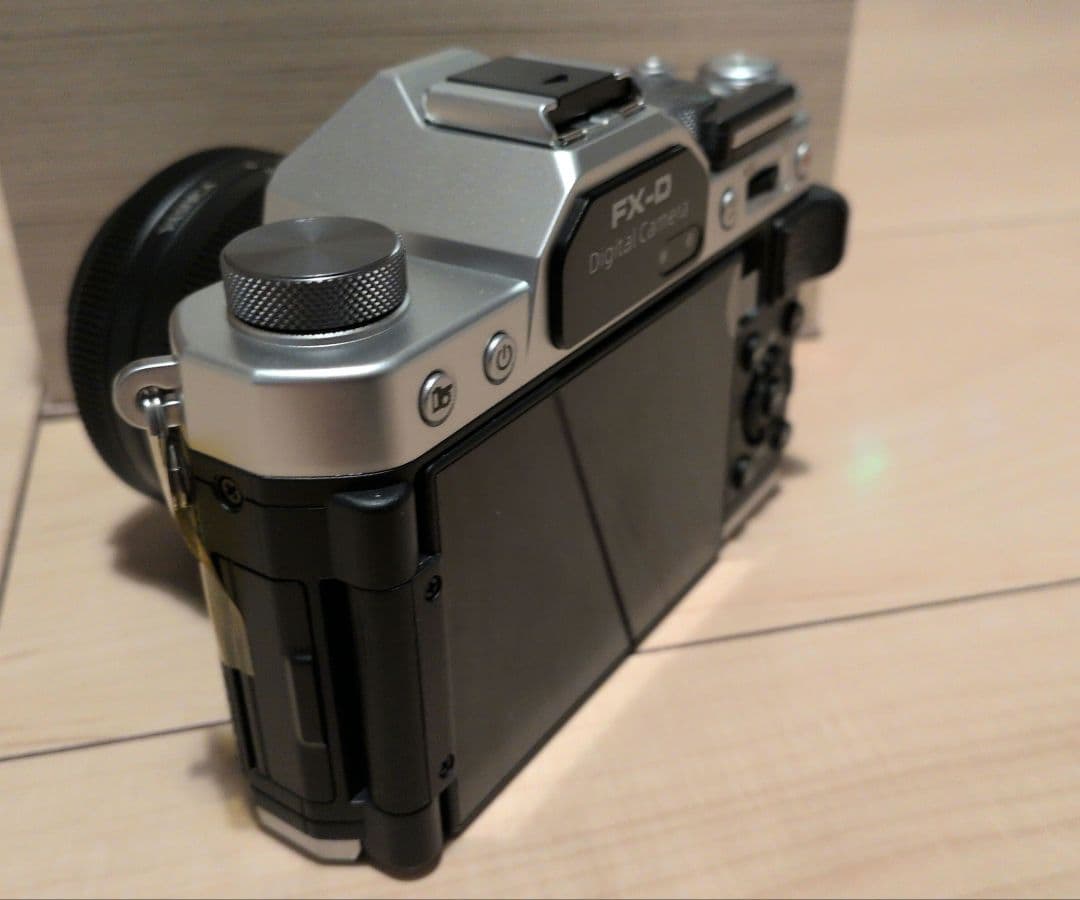 YASHICA FX-D100 デジタルフィルムシミュレーションカメラ