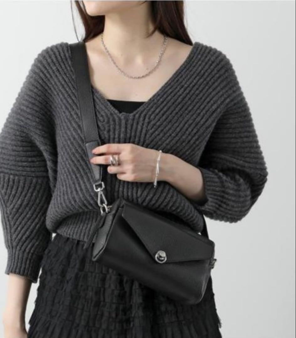 GIANNI CHIARINI ブラック　ショルダーバッグ ジャンニキャリーニ