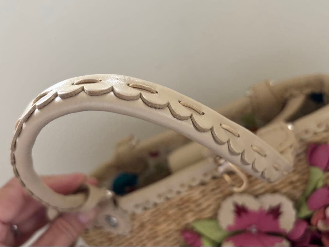 美品！かごバッグ　立体的な花　かごバッグ　花