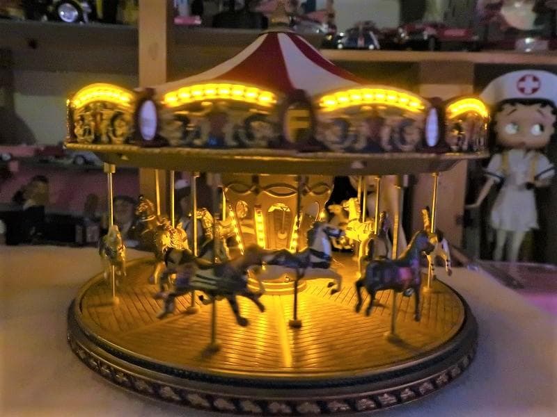 ミスタークリスマス ゴールドラベル メリーゴーランドオルゴール