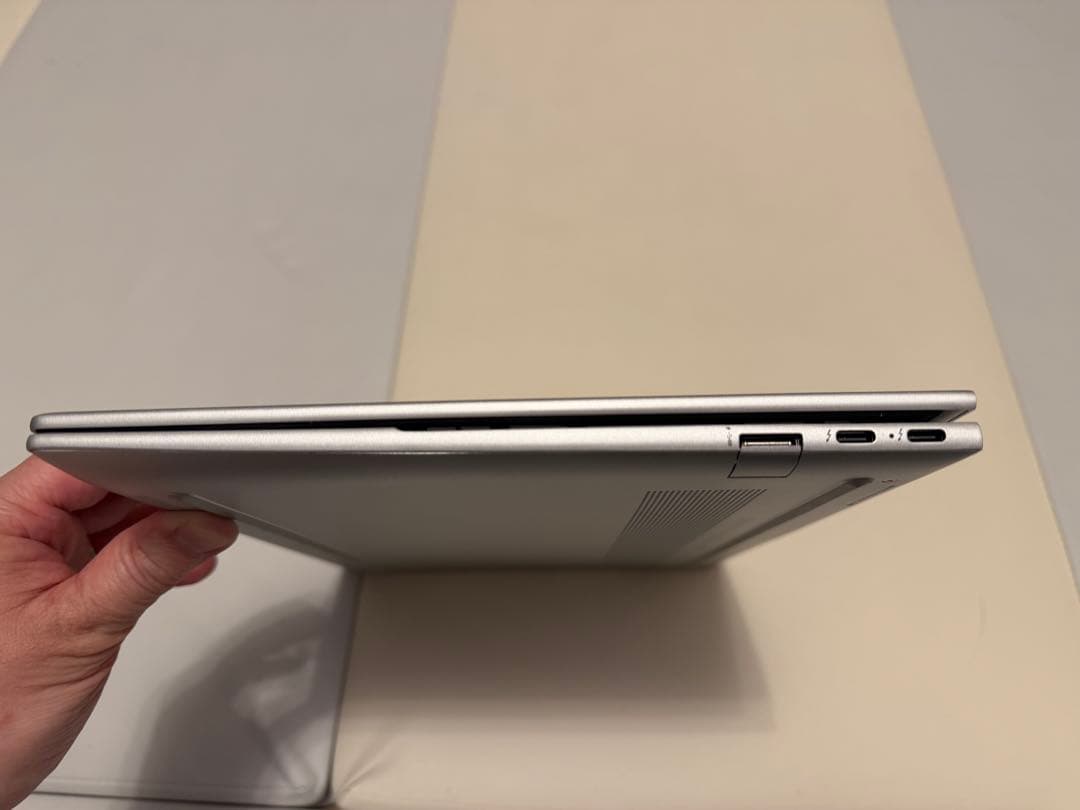 OLED高精細 HP Envy x360 i5 8GB 512GB