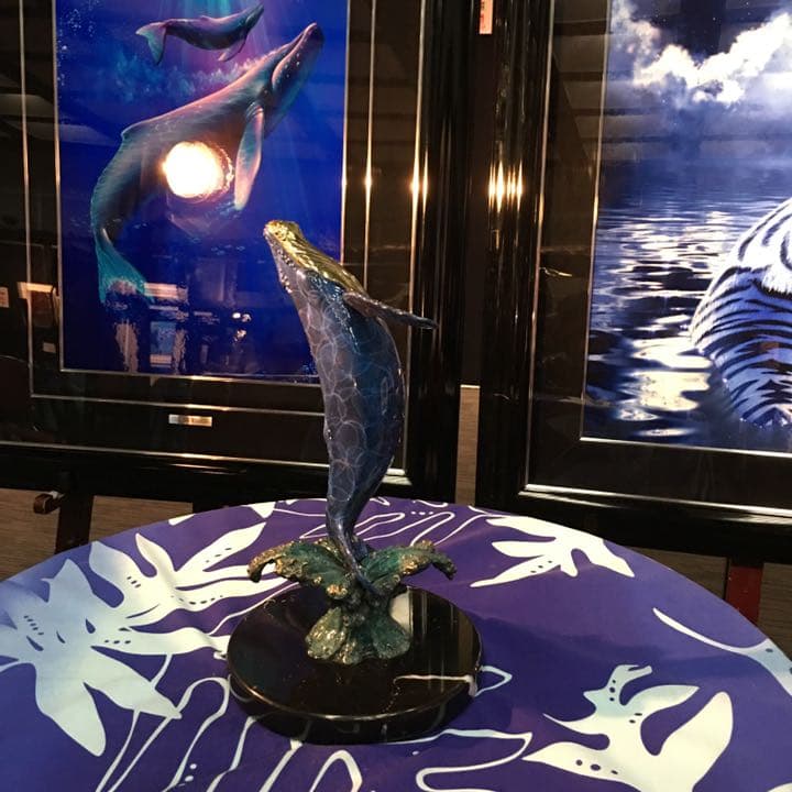 ラッセンのクジラのブロンズ　オブジェ