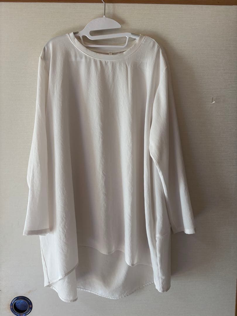ビアズリー　後ろドレープT ブラウス　アイボリー　フリーサイズ