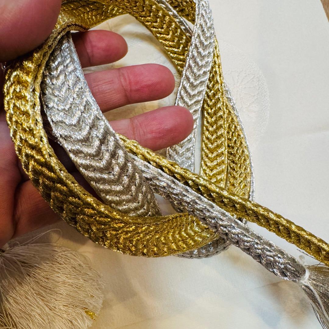 超美品　正絹　振袖用　帯揚げ　帯締め　帯飾り　4点セット　金　白　ちりめん