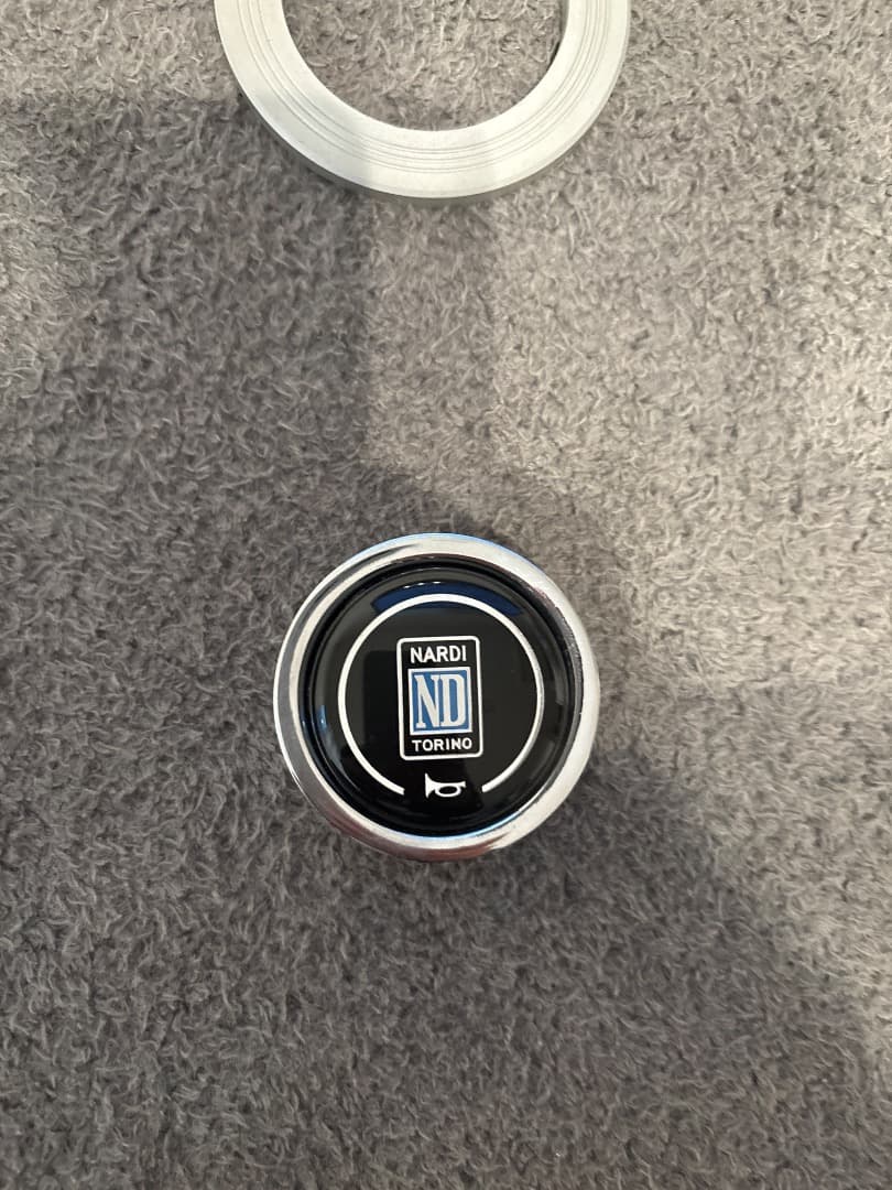 ナルディ製 3本スポーク ステアリングホイール32パイ