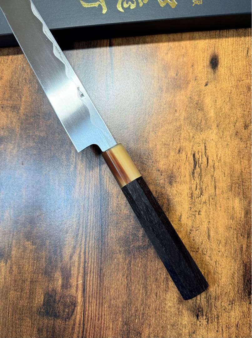 堺打刃物　森本光一作　刺身 切付　青ニ鋼 墨流し　尺　黒檀八角白水牛柄