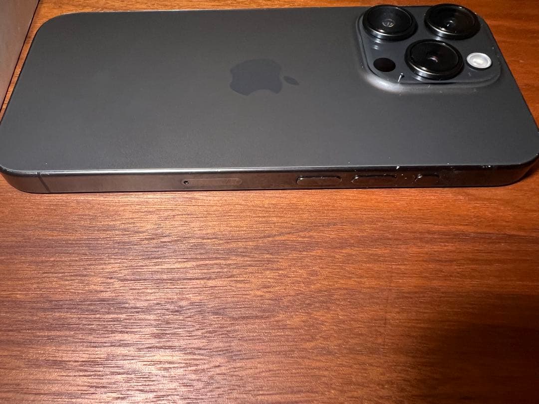 【美品】Apple iPhone15Pro 256G ブラックチタニウム