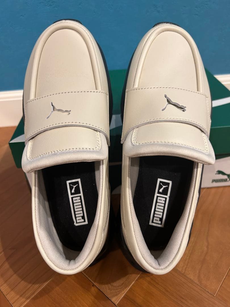 PUMA ローファー　レディース24cm ホワイト系　試着程度　美品